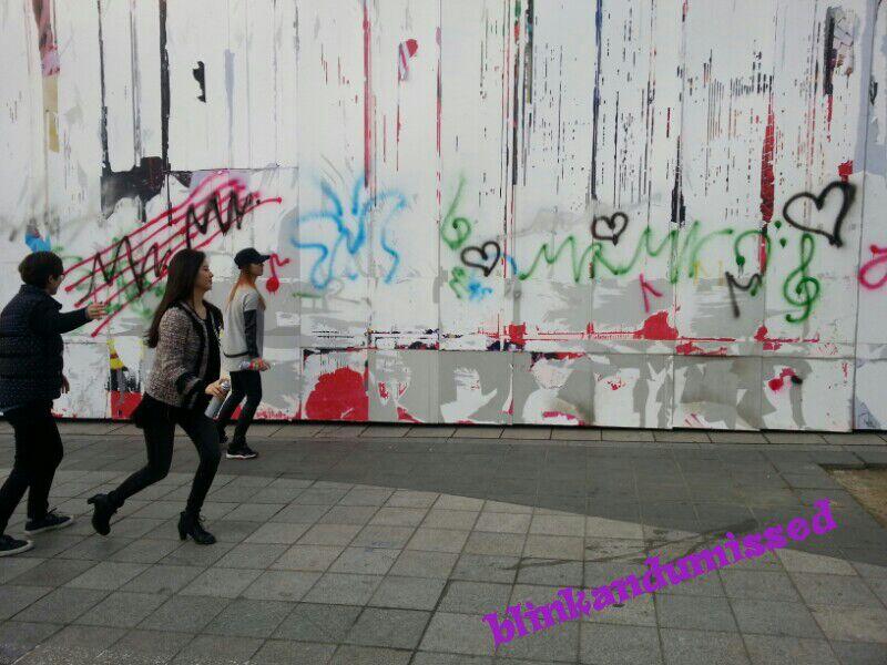 140225 SM사옥앞, 낙서하는 소녀들 + 그래피티 사진