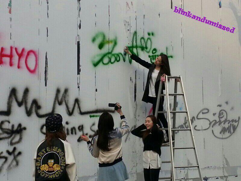 140225 SM사옥앞, 낙서하는 소녀들 + 그래피티 사진