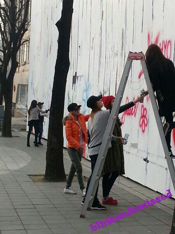 140225 SM사옥앞, 낙서하는 소녀들 + 그래피티 사진