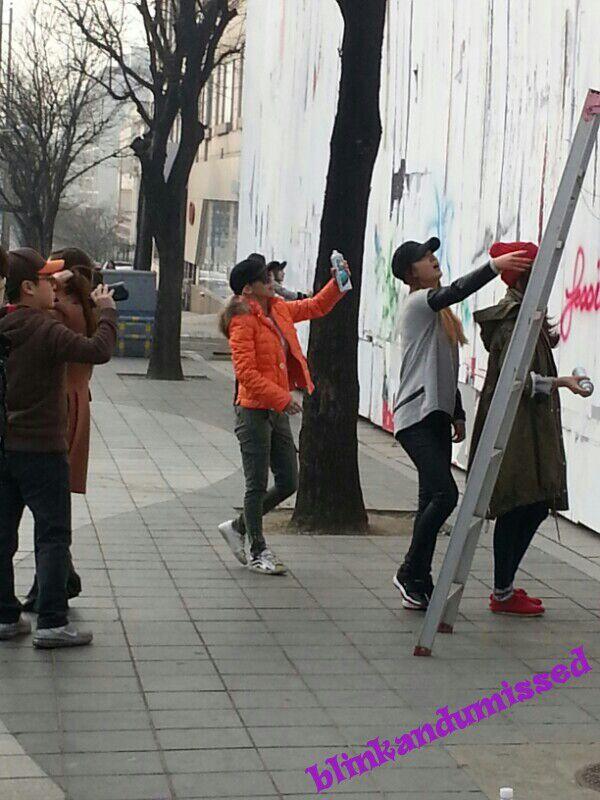 140225 SM사옥앞, 낙서하는 소녀들 + 그래피티 사진