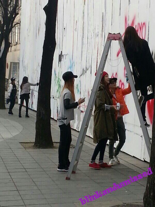 140225 SM사옥앞, 낙서하는 소녀들 + 그래피티 사진