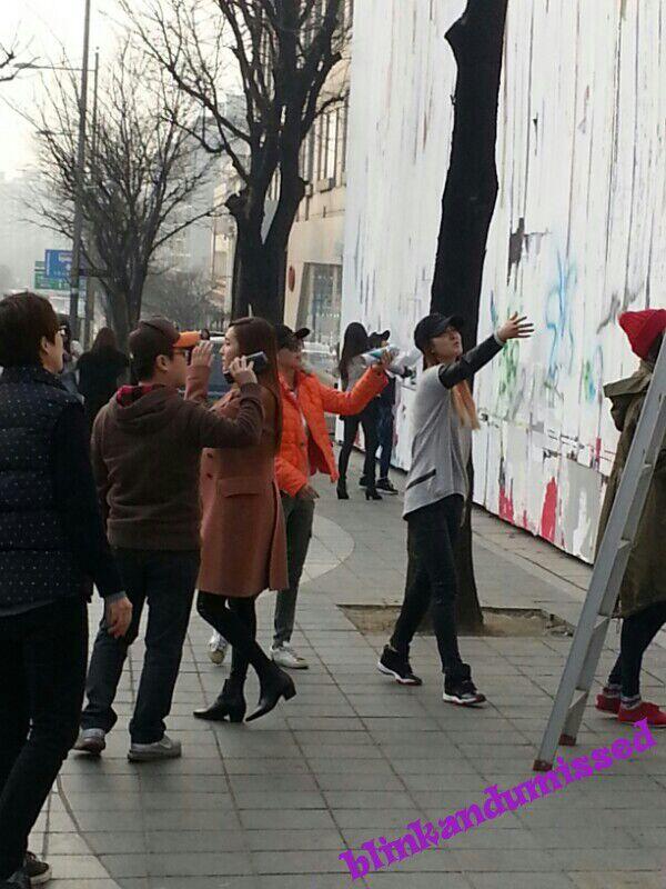 140225 SM사옥앞, 낙서하는 소녀들 + 그래피티 사진