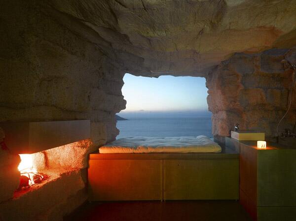 iestabliments's tweet photo. Truffle House (España): Una masa de cemento abandonada ahora convertida en una casa con vistas http://t.co/5l4M9iqLfy http://t.co/swZdX1MknR