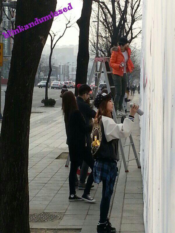 140225 SM사옥앞, 낙서하는 소녀들 + 그래피티 사진