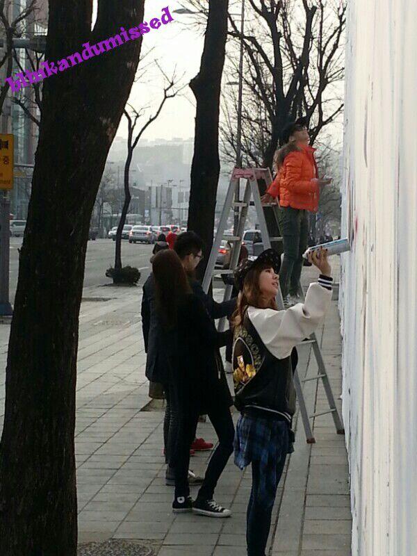 140225 SM사옥앞, 낙서하는 소녀들 + 그래피티 사진