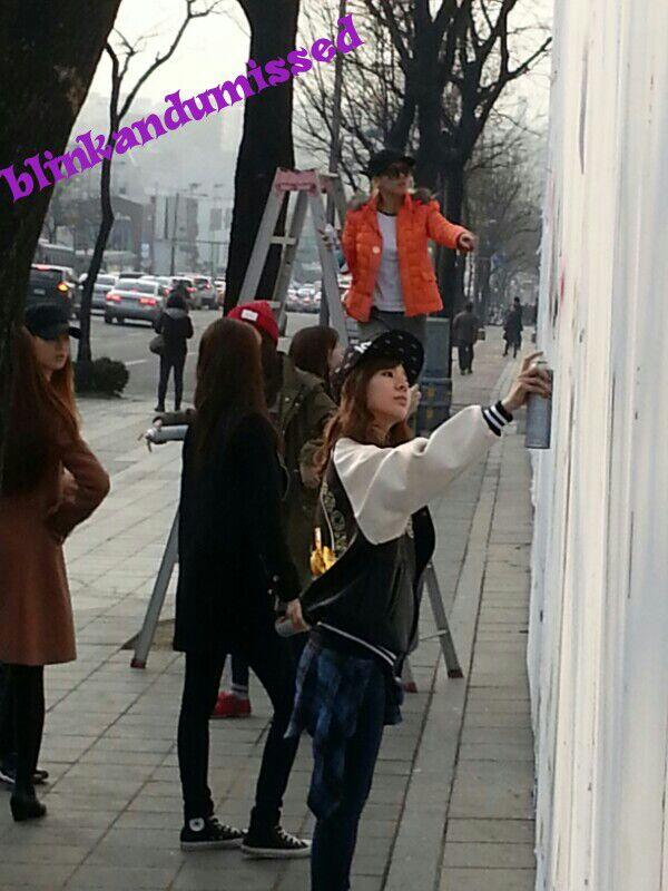 140225 SM사옥앞, 낙서하는 소녀들 + 그래피티 사진