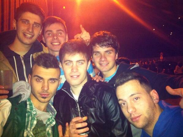 Jonatan_Amaro7's tweet photo. Pos habra k repetirla.. muy buena noche con estos autenticos mongolitos jeje http://t.co/d1s3386hps