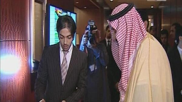 الأمير سلمان يمازح مبتعثا ويذكره بشاعر قبيلته
#العربية #السعودية 
ara.tv/ynchj