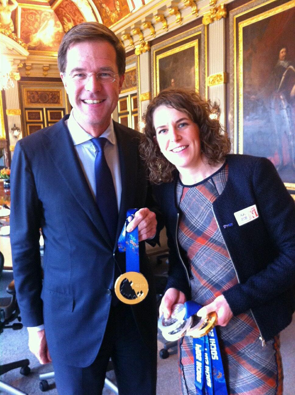 BhUgsh4IAAAFLfy.jpg:large