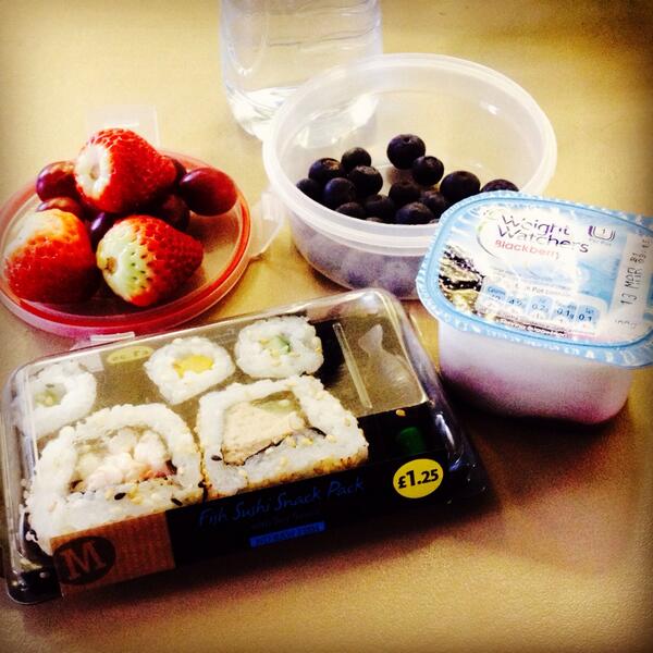 Best lunch ever!!
👌 #sushi #yoghurt #blueberries #strawberries #grapes #fruit 👌