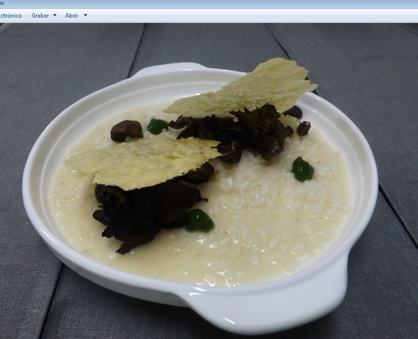 ElBarrioChris's tweet photo. Hoy prueba un desorbitante Risotto de parmesano y hongos - ¡Qué delicia! #Platodeldía http://t.co/uCGCtlj5AM