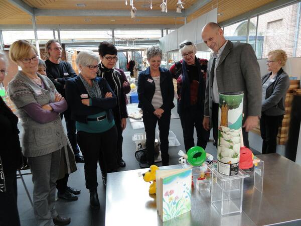 Gisteren 1e contactdag VZM met 29 deelnemers in Terra Maris; workhop 'Vitrines beter inrichten'.