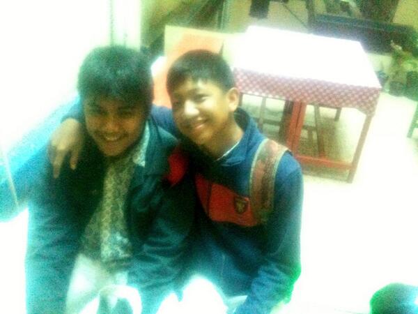 SOCRATES72014's tweet photo. Pasha (kiri)sepatu adidas(kanan) ehhh:P #SCRIPS12 #SCR2014 http://t.co/SvcTh5tYdu