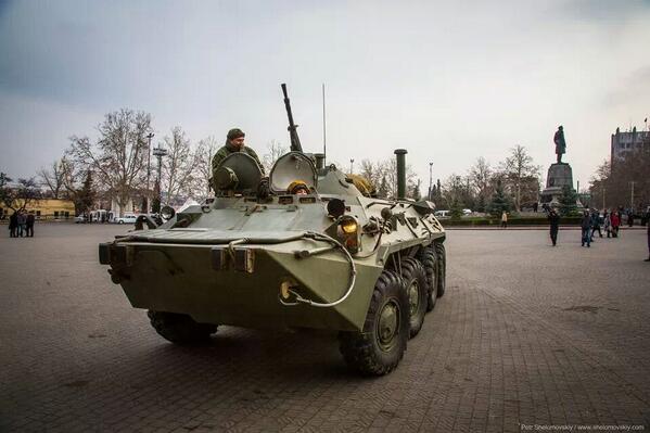 !!ALERT!!Russians Raise Flag Over Ukranian Republic of Crimea : Putin Deploys Troop Battalion BhVAfXCIYAAxyun