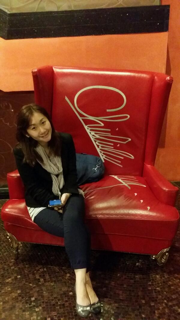 thatjackyso's tweet photo. messed up chair? #randomart #gravityeffect  #specialphotography http://t.co/0AvtntYw3M