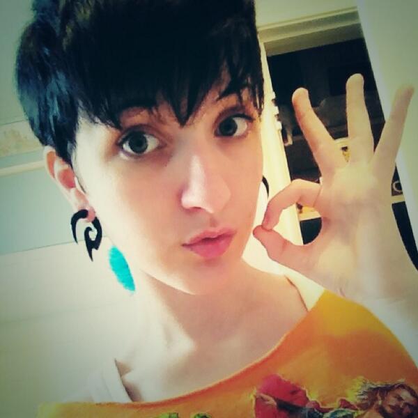 TabbyCatMittens's tweet photo. Love my new urrings~~ 
Bored in class story of my life http://t.co/70AZlbg3mm