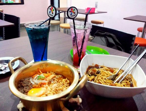 Kuliner_Bandung's tweet photo. Pecinta makanan Korea? Harus bgt ke @chinguID #ChinguCafe Delicious Korean food yg gak pake mahal, hanya 8~30rb! http://t.co/Civ8NWzEGG
