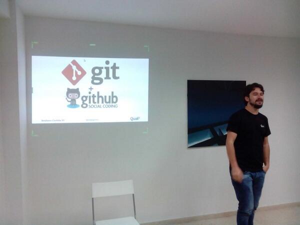SIGdeletras's tweet image. ¿Qué hace un tipo como yo en un lugar como éste? Pues aprender Git y Github con @sergiogomez  #bbodb