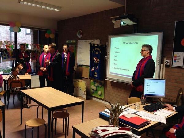 Vandaag waren de #Spekzullekes op #DenBongerd. Gr 7+8 kregen uitleg over ontstaan van #Carnaval. Hartelijk dank heren