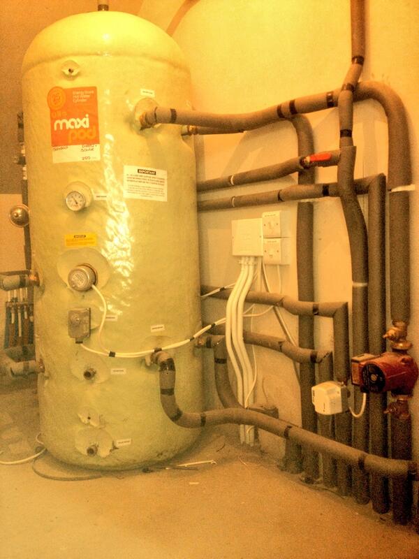 TomWoods555's tweet photo. Maxi pod thermal store installation, http://t.co/QEZDLcuDul