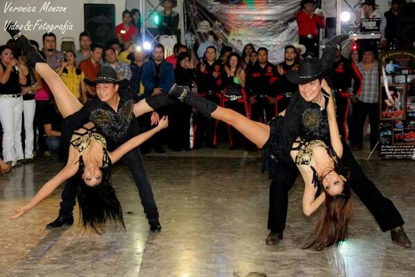 Cumbia_Texana's tweet photo. Listos para presentarnos en Aguascalientes este 1 de marzo #Cumbiatime #CentenariosDanceCompany #CDC #Mty #Puebla http://t.co/EAKImWn0qx