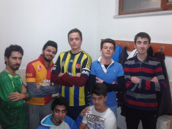 caglayansevil's tweet photo. @ylmazarli @SecretPeople22 @BrknKrty @AnilCibik yendik mi be :) http://t.co/2ZWvczRT7S