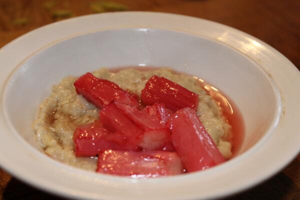 We love our #porridge with #yorkshirerhubarb #nidderdalehour #foodhour #wetherbyhour