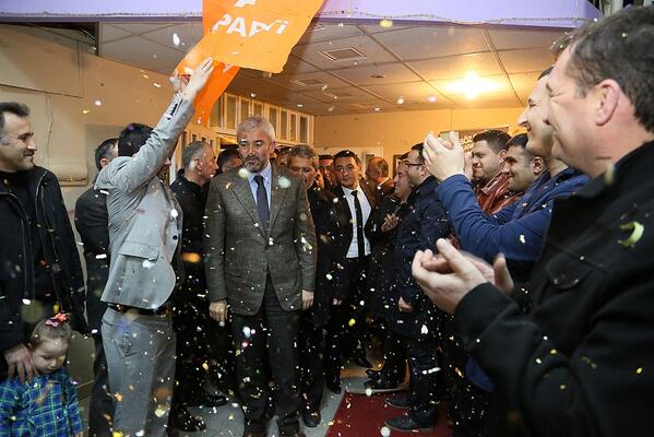 Ben gelmedim kavga için, benim işim sevgi için, dostun evi gönüllerdir. Gönüller yapmaya geldim.