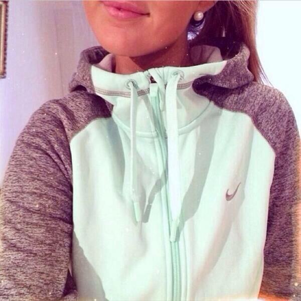 brownblndefacts's tweet image. I want this sweater 😍