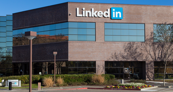 Contentedmktr's tweet image. LinkedIn is to allow all 277 million members to publish full-length content. Does B2B content… bit.ly/1poPpvb