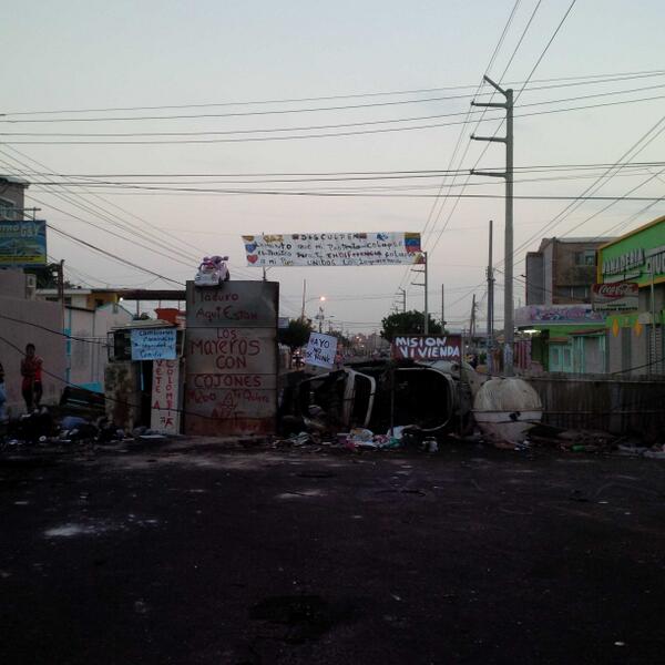 AnonymousVene10's tweet photo. Verga #Maracaibo vos tampoco podeis quedarte atrás, Vamos nojoda que el que se cansa pierde! http://t.co/m5Iwd3cgAT