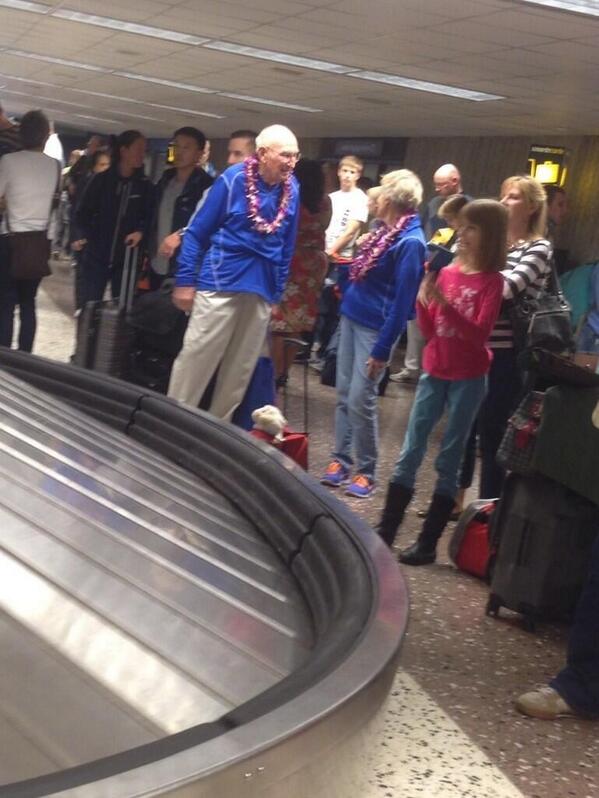 frankel_amanda's tweet image. Shoutout to the grandma and grandpa that wore matching outfits to the airport #KeepDoinYou