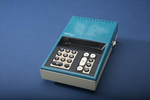 amhistorymuseum's tweet image. This turquoise electronic calculator sold for $89.88 in 1973 at Sears. More #mathhistory: bit.ly/1fSbM4h