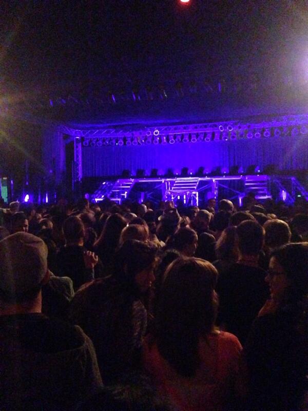 connorsplace's tweet photo. OMG SO MANY PEOPLE #ptxlive @scotthoying @mitchgrassi @Avi_Kaplan http://t.co/D9ETIGZn9A