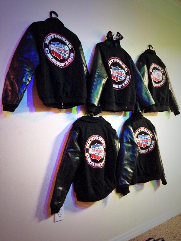 Str8CheerProbs's tweet image. what's up living room... #motivation