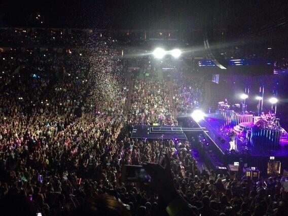 ddlovato's tweet photo. Wow!! SO cool.. Thank you!! RT @afdemilovato: @ddlovato YOU KILLED IT TONIGHT http://t.co/2kDXDg133f