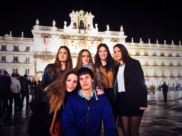 martatreze's tweet photo. Buen viaje a Salamancaa!!! (A pesar de los incidentes) 😍 @lore_1507 @SCasas96 @inescatalan @CarlosSarasa http://t.co/VKoZXCp7bW