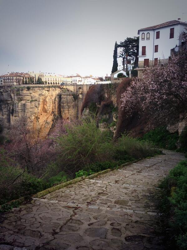 GranSendaMalaga's tweet photo. Comenzamos la etapa de hoy en @AytoRonda con destino @Benaojan !! Allá vamos! http://t.co/JB0bKGJMhf