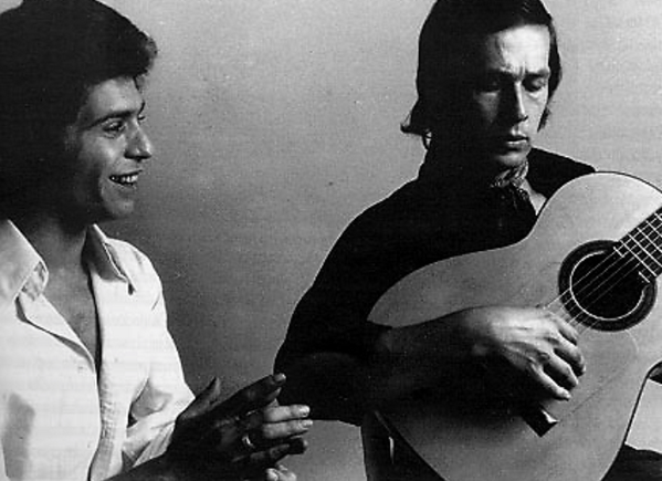 RPeralta_'s tweet photo. El cielo por bulerías.
Y en la gloria, Camarón,
junto a Paco de Lucía. http://t.co/vvhUxRrstE