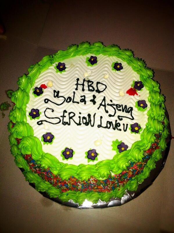 hanunwisnu's tweet photo. Happy birthday @YolaSekar &amp; @kdajeng. @sciencethree_15 love u 🎉🎁😘😆💃 http://t.co/yYDeaLegya