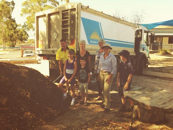 Donating mulch to the #eaglehawk #communityhouse #communitygiving <a href="/iheartbendigo/">I Heart Bendigo</a>