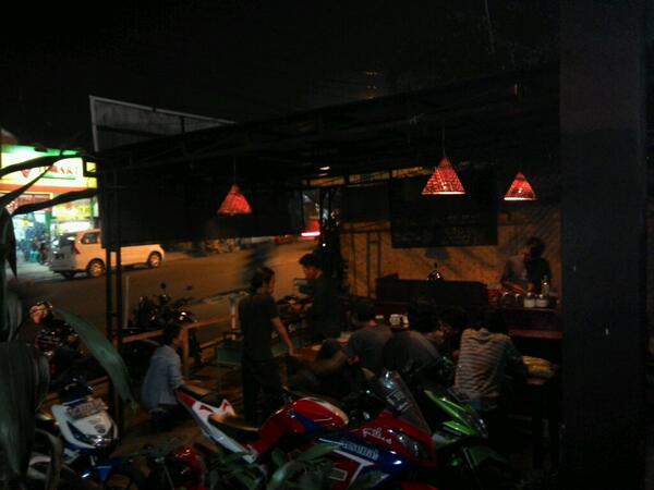 Suasana di malam promo surabi....ayo makanya pada ke ws..