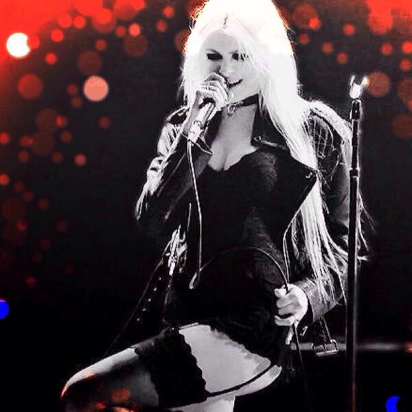Taylor Momsen (@taylormomsen) on Twitter photo Getting ready to go to Spain for the first date of <a href="/falloutboy/">Fall Out Boy</a> #saverockandroll tour, big show announcement soon too Getting ready to go to Spain for the first date of <a href="/falloutboy/">Fall Out Boy</a> #saverockandroll tour, big show announcement soon too