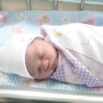 linggabundchen's tweet photo. Lutuuuunya RT @Triputrips: Welcome in world my baby Aleia Bilqis :* http://t.co/RbYOvA5pfZ