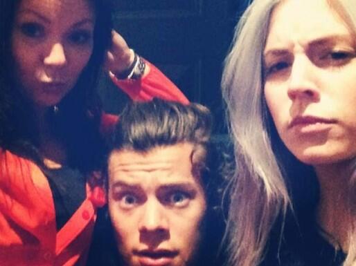 harryallgdr3's tweet photo. "@gistylesallgdr: la mamma è più stylosa di noi )))): http://t.co/S1VN2TEi0F"