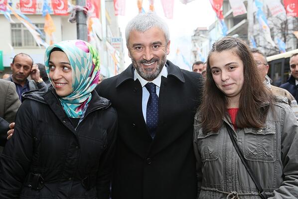 Biz, şehri sadece bir planlama ölçeği olarak değil,insana hizmet eden bir canlı yapı olarak anlıyoruz.