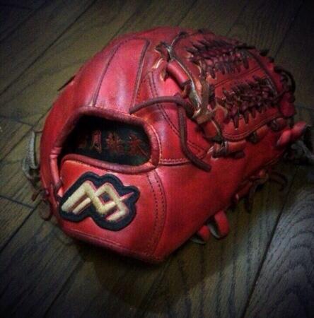 Twitter पर グローブ交流 野球 0413teh さん 小学校１年生から野球を始め高校野球まで使用しているグローブ はmaxのオーダーだけ このグローブで４代目 自分でオーダーしたからこそ愛着が湧きます 信頼関係ですね 愛着の強さが伝わります Http T Co Q6lqwzuzak