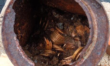 guardiannews's tweet image. Couple minted after stumbling across millions in gold coins gu.com/p/3n48g/tw (photo: Reuters)