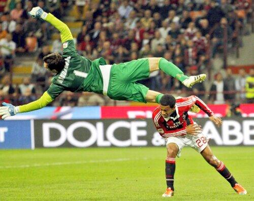 IsotoposFT's tweet photo. Fitxaketa berria @IsotoposFT.Atezainan Alijo Handanovic Marruekosetik etorria. http://t.co/nUsjm4W2kn