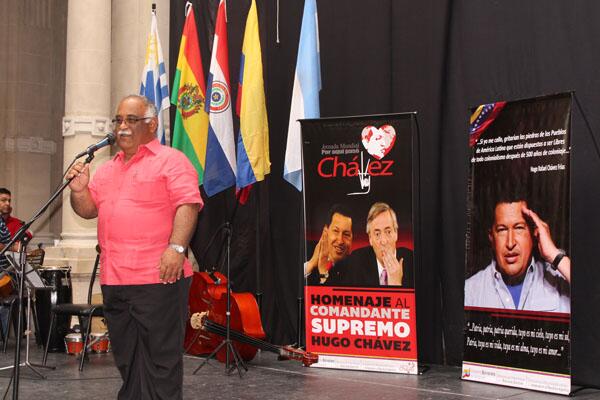 Embajador Carlos Martínez durante el encuentro Ecuménico en honor al Comandante Eterno Hugo Chávez